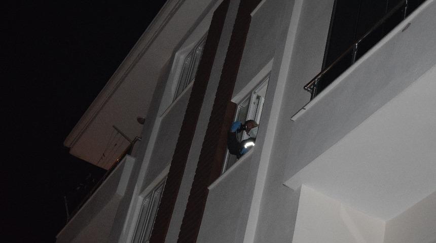 Malatya’da 3’üncü katın penceresinden atlayan genç kız ağır yaralandı