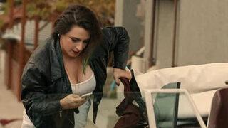 Bir Zamanlar Çukurova'nın Behice'si Esra Dermancıoğlu başını örtüp, Arapça konuştu