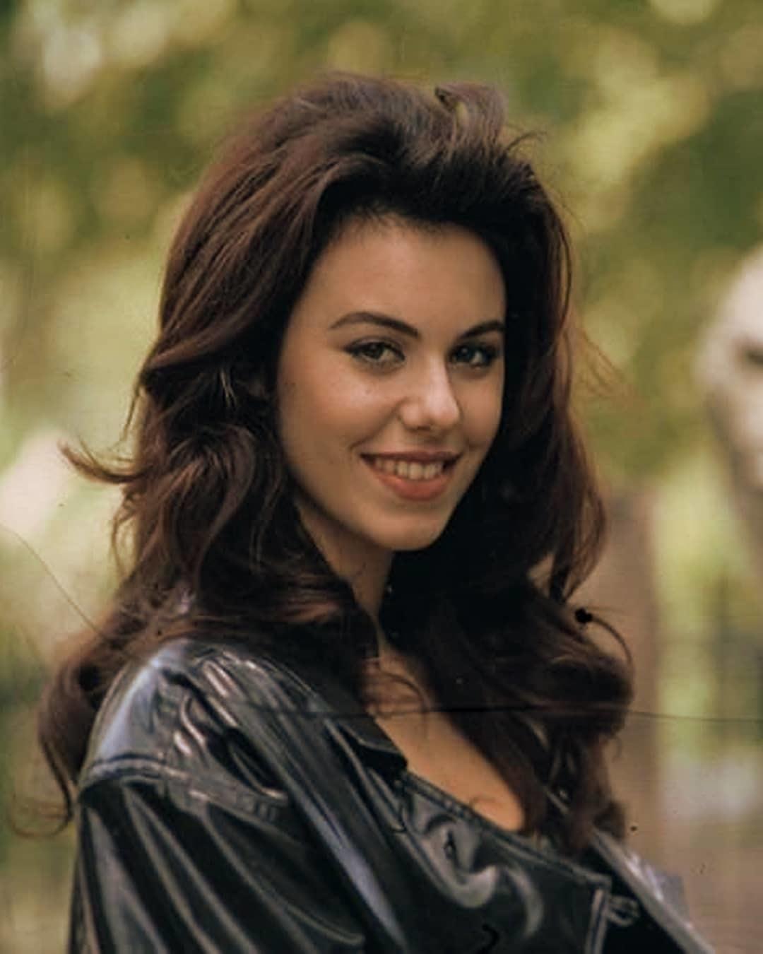 'Estetiğim yok' diyen Defne Samyeli'nin gen&ccedil;lik fotoğrafları ortaya &ccedil;ıktı