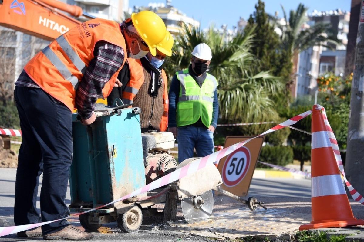 Mersin&rsquo;de 18,5 kilometrelik bisiklet yolu &ccedil;alışmaları başladı