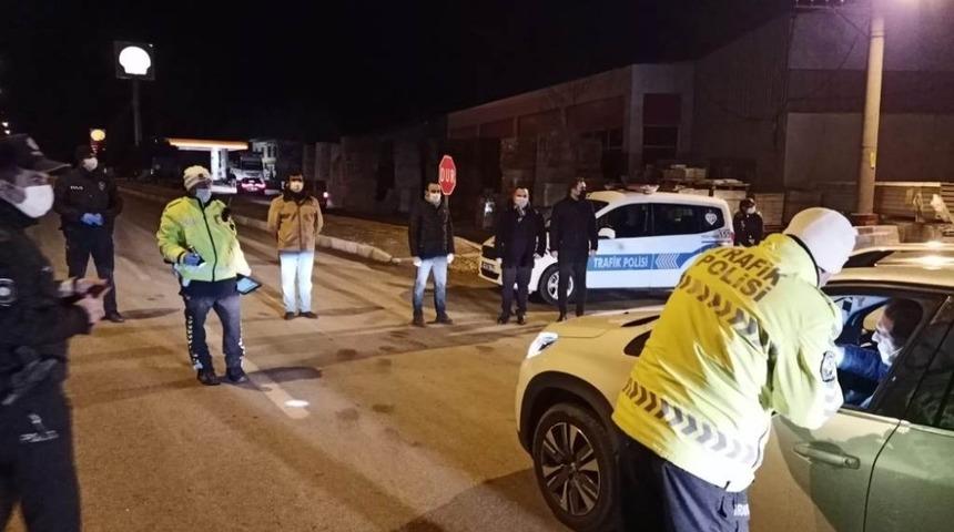 Emniyet kemeri takmayan 11 s&uuml;r&uuml;c&uuml;ye bin 584 TL ceza kesildi