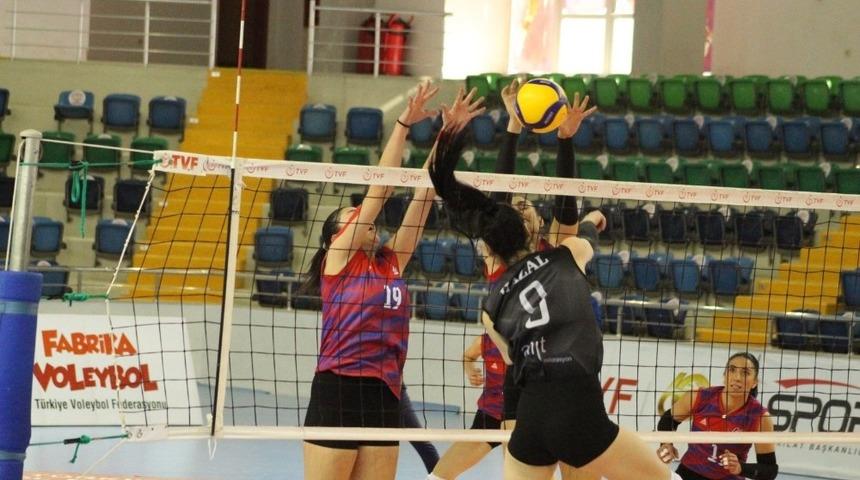 Mersin B&uuml;y&uuml;kşehir Belediyesi GSK Voleybol Takımı 2. sıraya y&uuml;kseldi