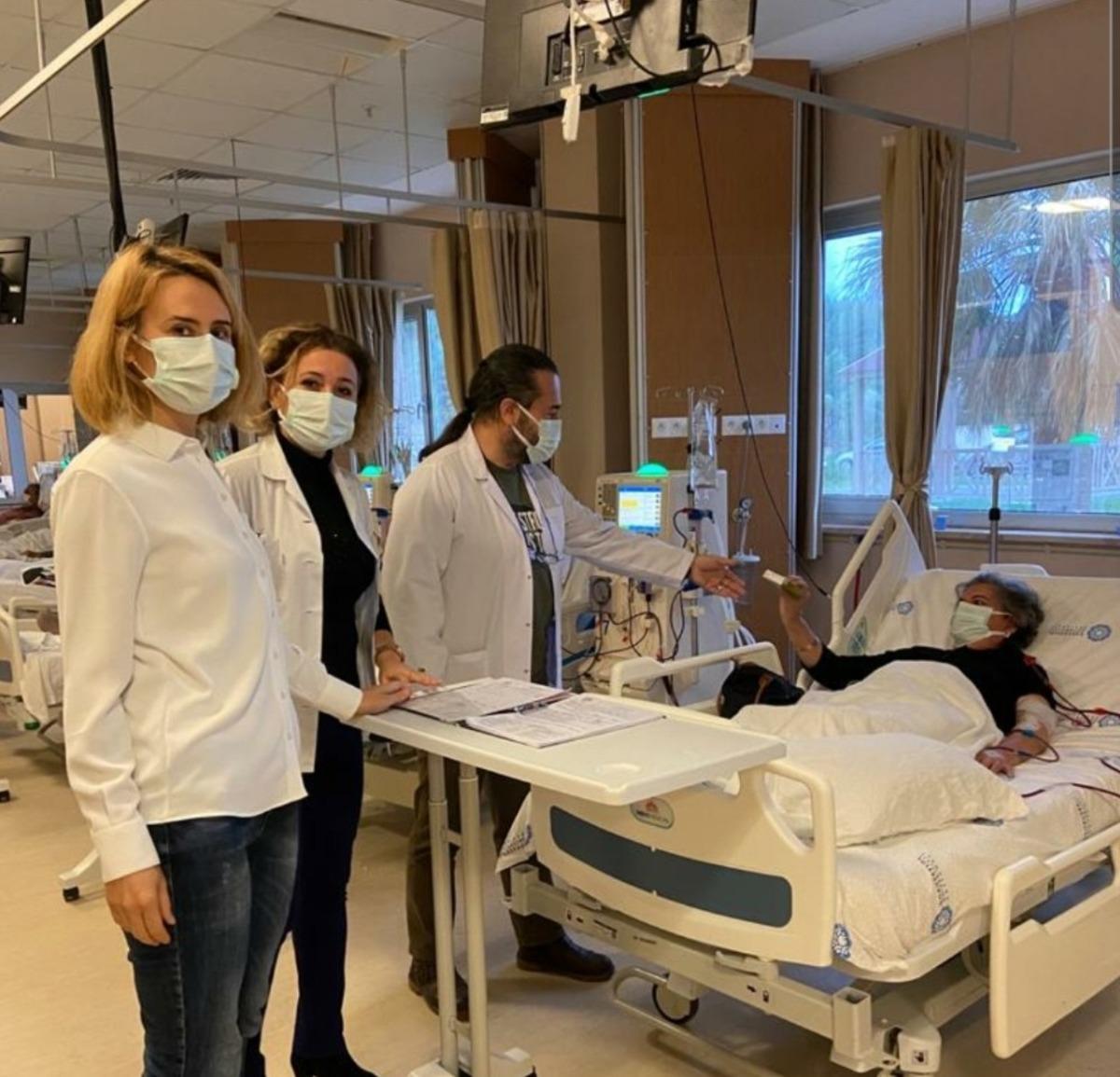 &Ccedil;eşme&rsquo;de, hemodiyaliz &uuml;nitesi &ccedil;alışanlarına başarı belgesi