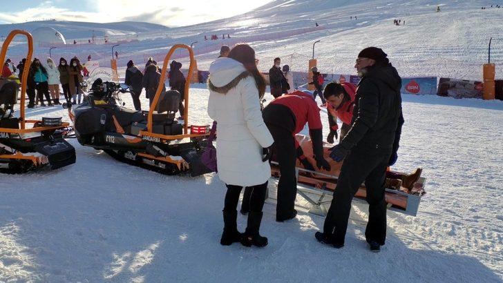 Kayak yaparken yaralanan turistin imdadına jandarma koştu G2