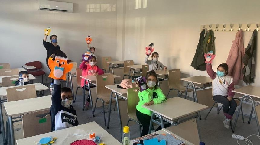 İzmir Büyükşehir, depremzedelere desteğini sürdürüyor