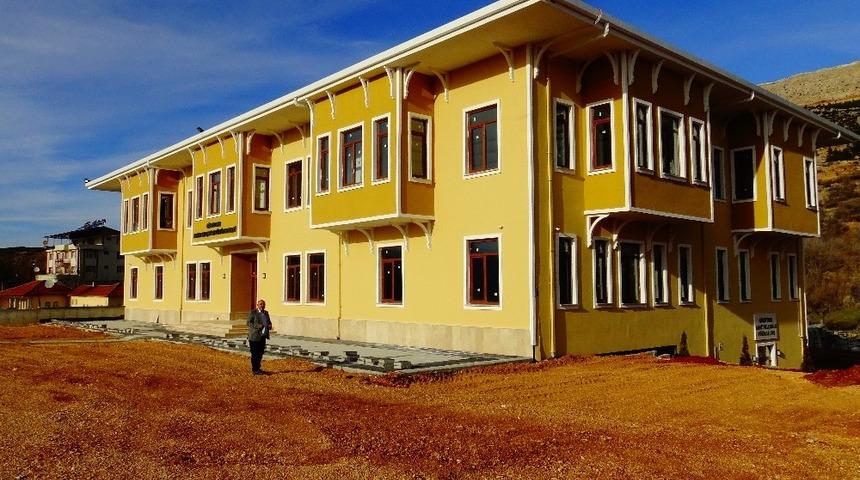 G&uuml;neyyurt&rsquo;a modern k&uuml;lt&uuml;r merkezi