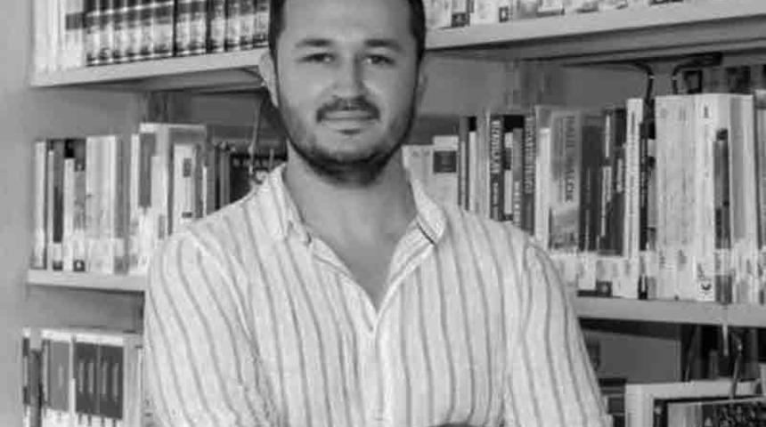 &Ouml;ld&uuml;r&uuml;len &ouml;ğretim g&ouml;revlisi toprağa verildi