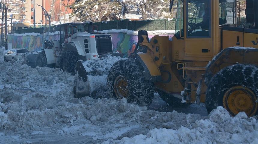 Hakkari’de onlarca yerleşim yeri ulaşıma açıldı