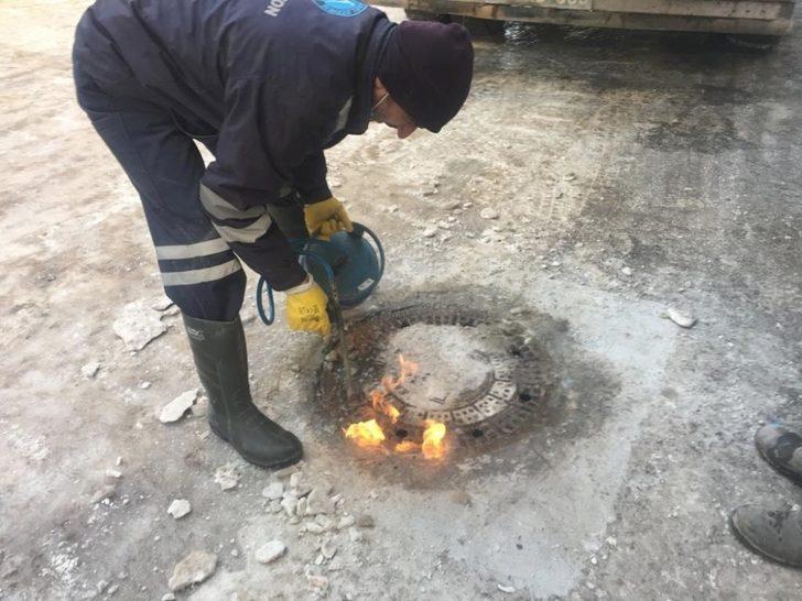 Donan kanalizasyon kapakları pürümüzle açıldı G1