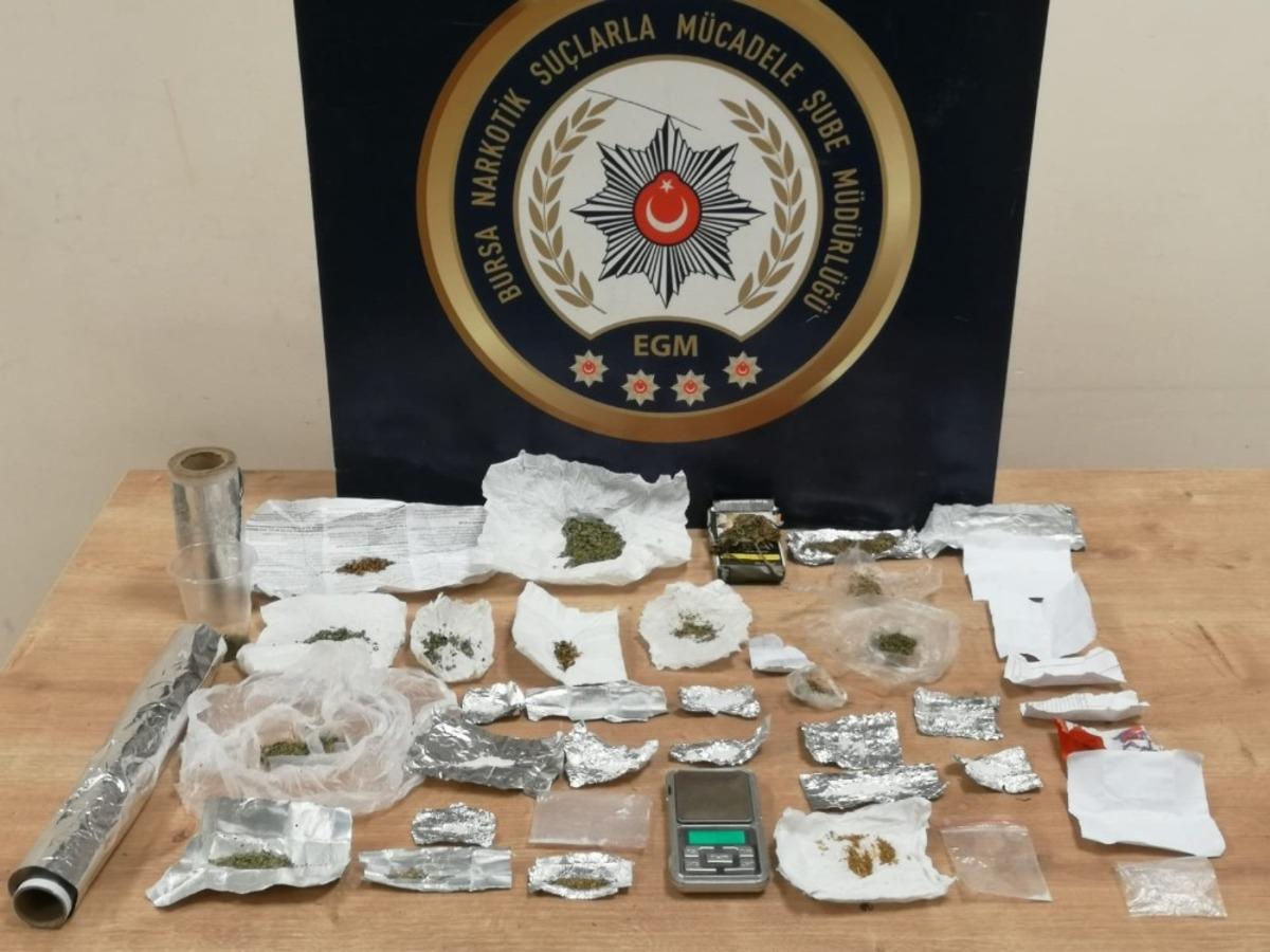 Bursa&rsquo;da 1 kilo 250 gram uyuşturucu ele ge&ccedil;irildi