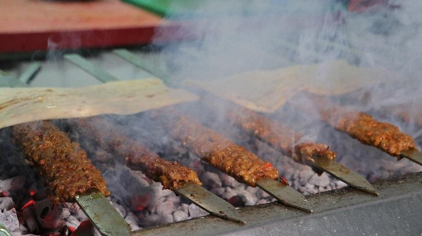 Adana Kebabına d&uuml;nya lezzet &ouml;d&uuml;l&uuml;
