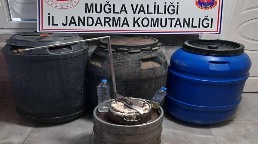 612 litre ka&ccedil;ak alkol ele ge&ccedil;irildi