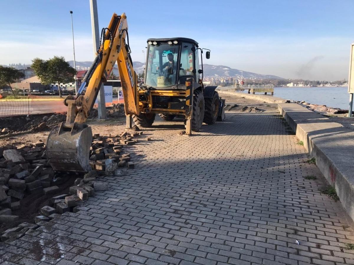 G&ouml;lc&uuml;k Kavaklı Sahil Caddesinde &ccedil;alışmalar s&uuml;r&uuml;yor