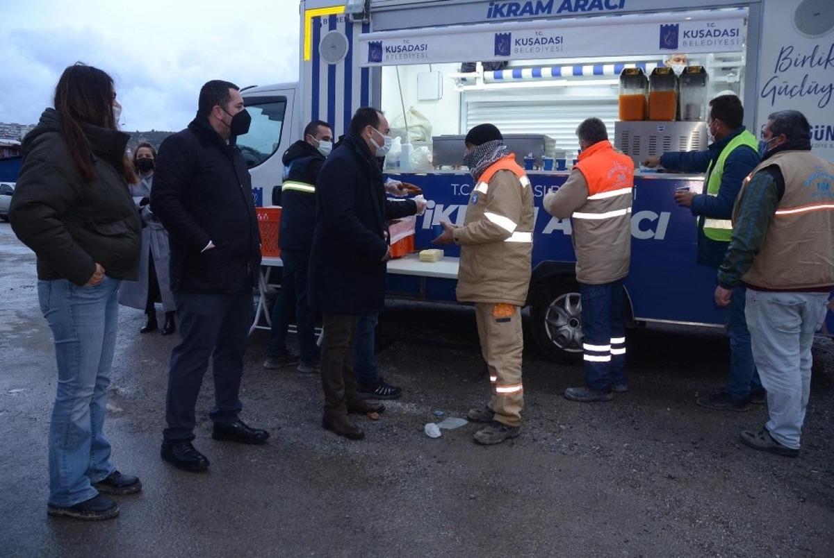 Mobil İkram Aracı bu kez belediye personeline servis yaptı