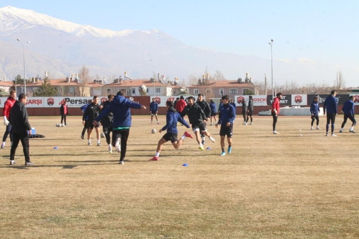 24Erzincanspor 2. devreye hazır