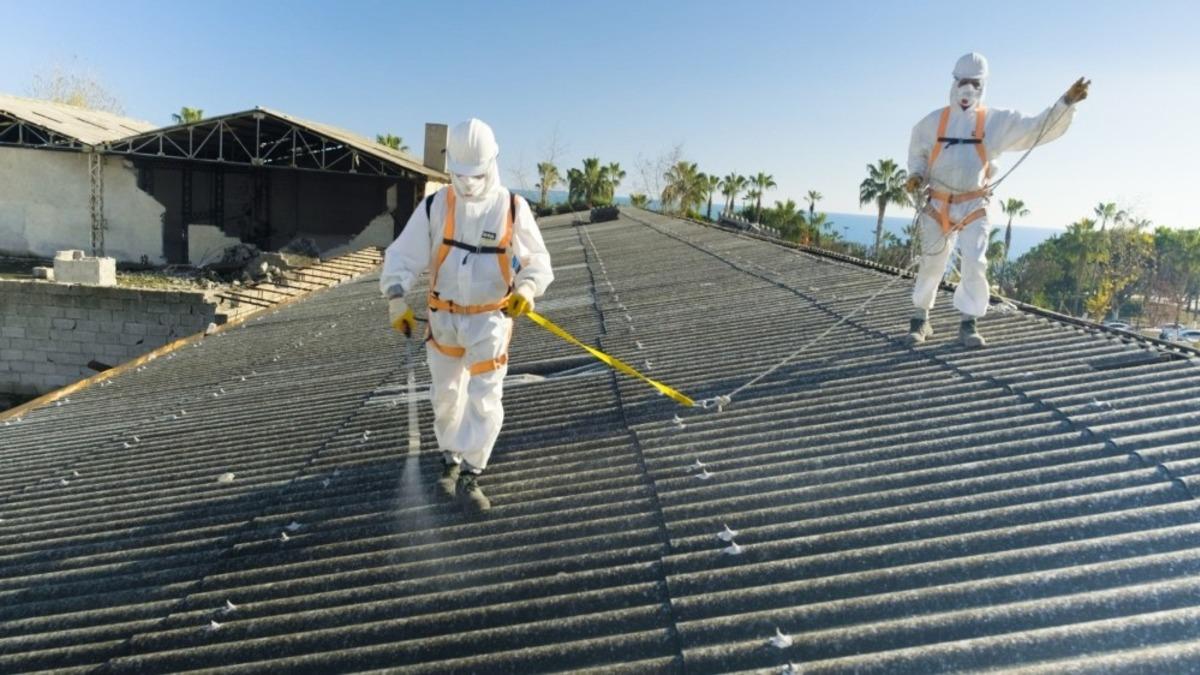 Yenişehir&rsquo;de asbestli binada s&ouml;k&uuml;m &ccedil;alışması başladı