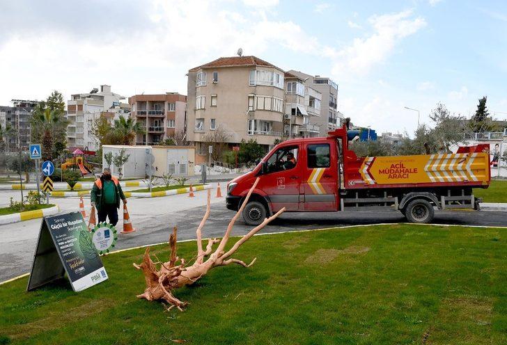 Kuşadası caddelerinde geri dönüştürülebilir malzemeler kullanılmaya başlandı G3
