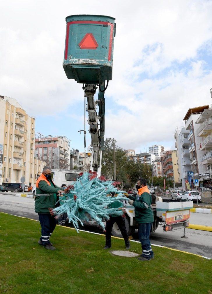 Kuşadası caddelerinde geri dönüştürülebilir malzemeler kullanılmaya başlandı G5
