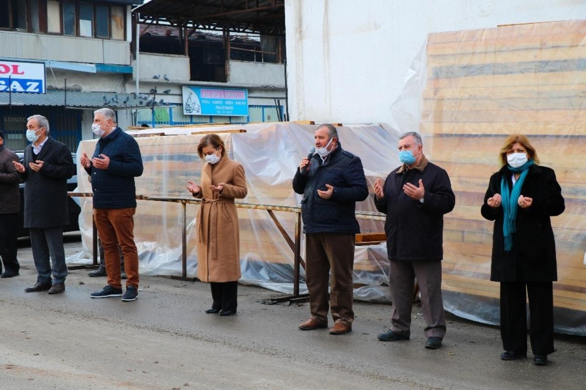 Başkan K&ouml;se haftaya esnaf duası ile başlamaya devam ediyor