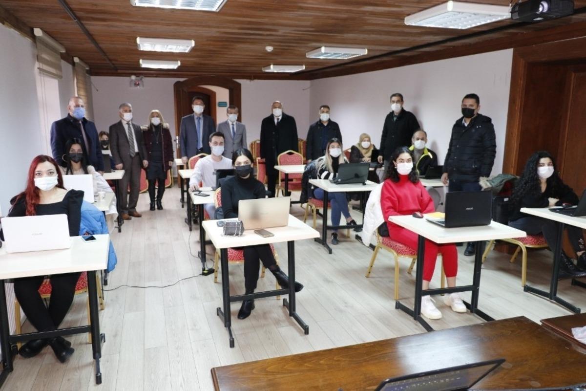 Manisa&rsquo;da iş fırsatı sağlayan kursa ilgi