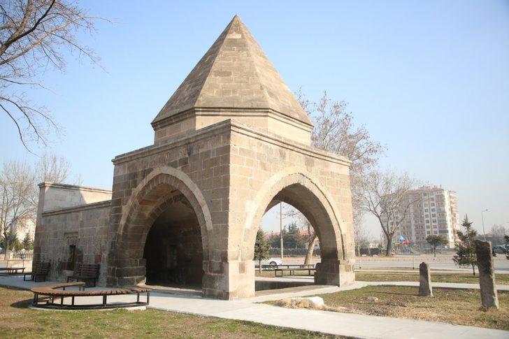 Dörtayak Türbesi aslına uygun restore edildi G2