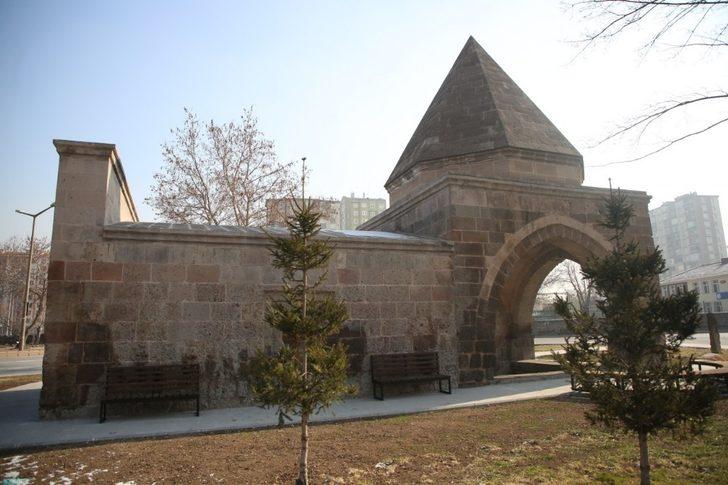 Dörtayak Türbesi aslına uygun restore edildi G3