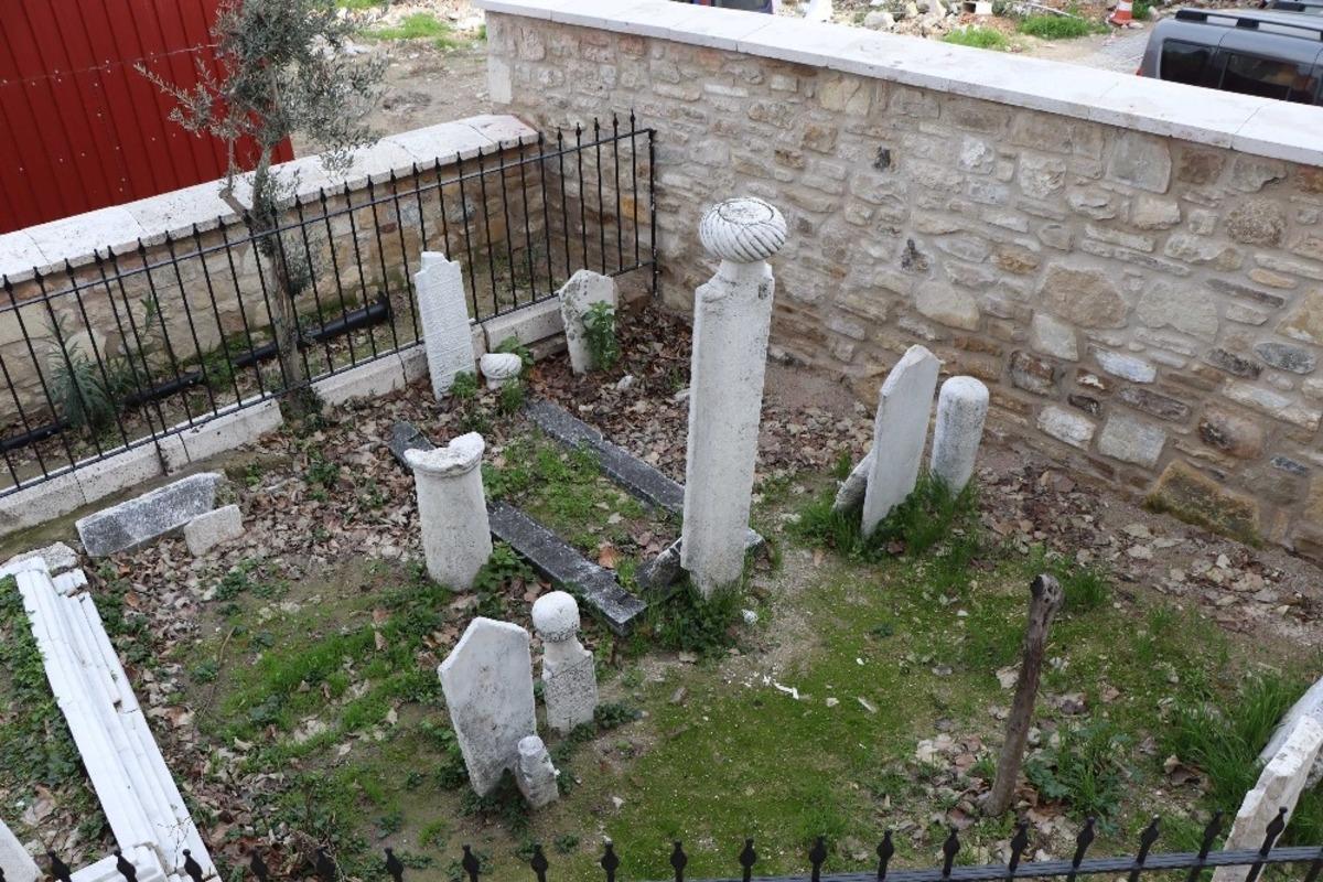 Kuşadası&rsquo;ndaki tarihi camide restorasyon devam ediyor