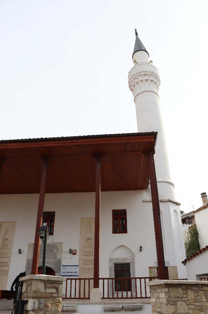 Kuşadası’ndaki tarihi camide restorasyon devam ediyor G2