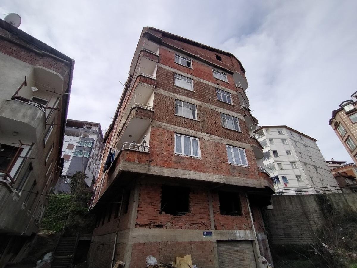 Bu binada 3 g&uuml;nde 8 kere yangın &ccedil;ıktı