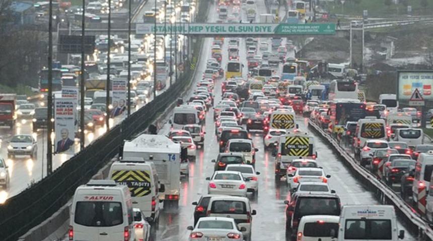 İstanbul yol durumu! Trafik yoğunluğu y&uuml;zde 80'e dayandı
