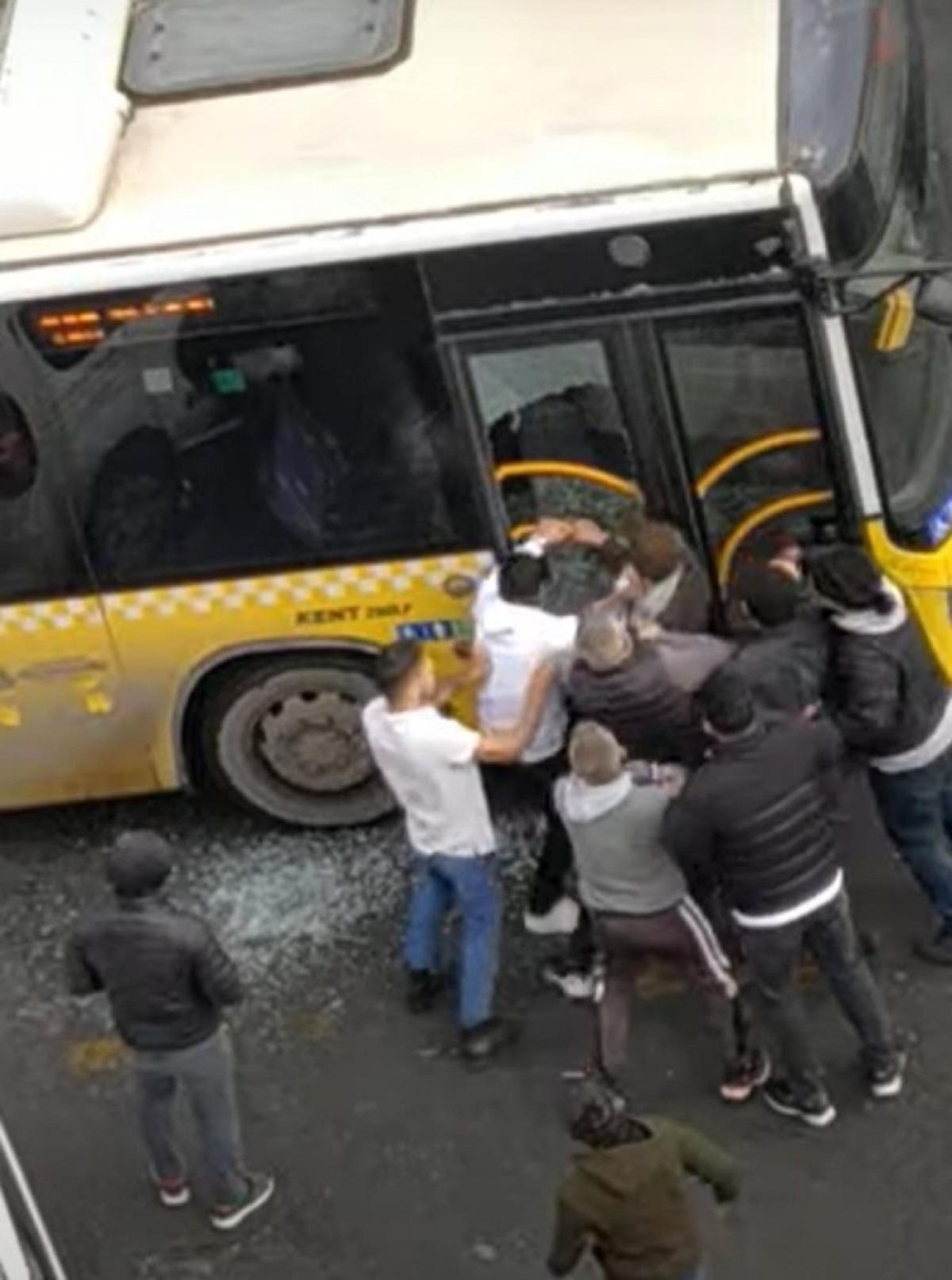 (&Ouml;zel) İstanbul&rsquo;da otob&uuml;s şof&ouml;r&uuml;n&uuml; darp eden 3 maganda tutuklandı