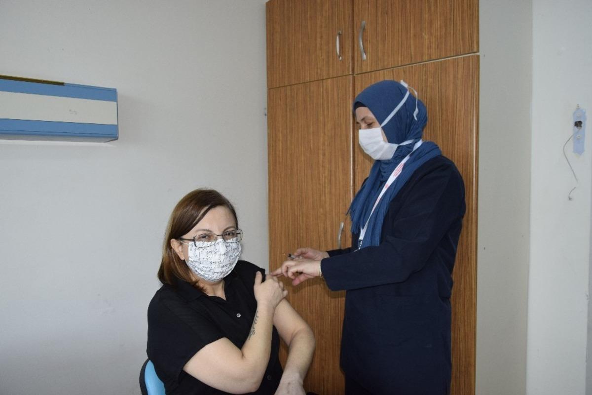 Burdur&rsquo;da 5 bin 846 kişi CoronaVac aşısı oldu