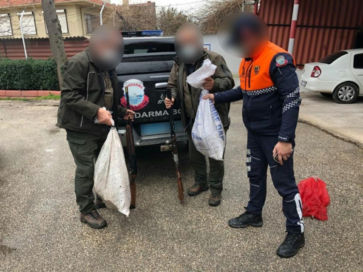 Bursa&rsquo;da g&ouml;lde ka&ccedil;ak avcılık yapan iki kişi yakalandı