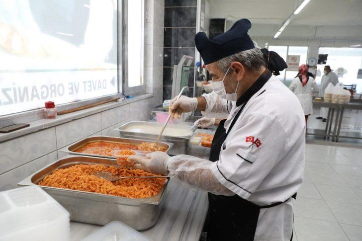 Başkan Demirtaş: “Hilal Kart, sıcak yemek, ekmek kuponu ile yaşam desteği oluyoruz” G4