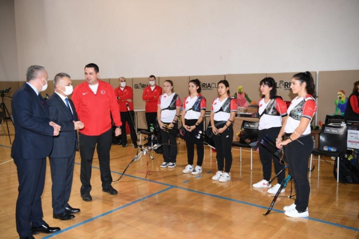 Vali Yazıcı Antalya&rsquo;da kamp yapan Ampute Futbol ve Ok&ccedil;uluk Milli Takımı ile buluştu