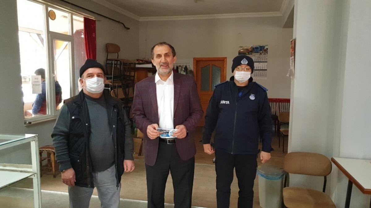 Kaynaşlı&rsquo;da esnafa bin 500 liralık gıda &ccedil;ekleri dağıtıldı