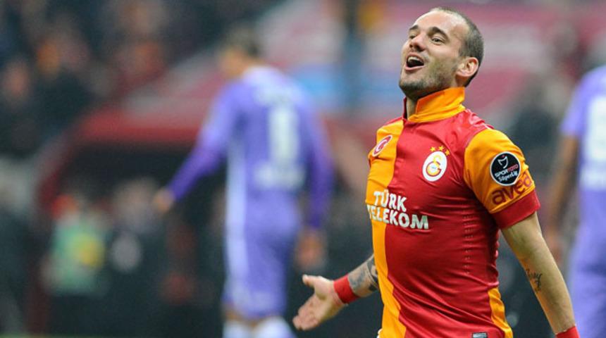 Sneijder futbola geri dönüyor!