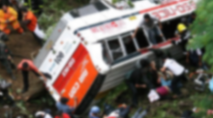 Brezilya'da yolcu otobüsü devrildi: 21 ölü