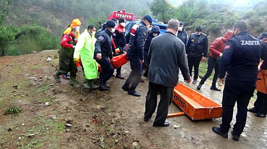 Yaşlı adam 30 yıllık hayat arkadaşını t&uuml;m m&uuml;cadelesine rağmen kurtaramadı