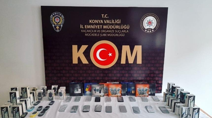 Konya&rsquo;da g&uuml;mr&uuml;k ka&ccedil;ağı 53 telefon ele ge&ccedil;irildi