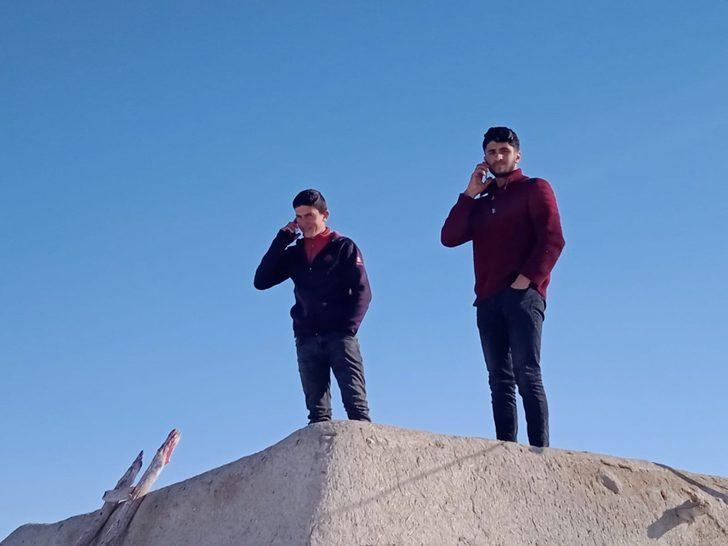 Telefonla görüşmek için evlerin çatılarına çıkıyorlar G1