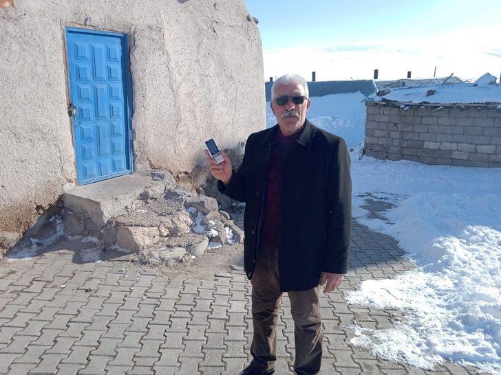 Telefonla görüşmek için evlerin çatılarına çıkıyorlar G2