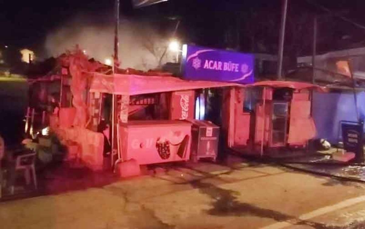 Yangında b&uuml;fe k&uuml;l oldu