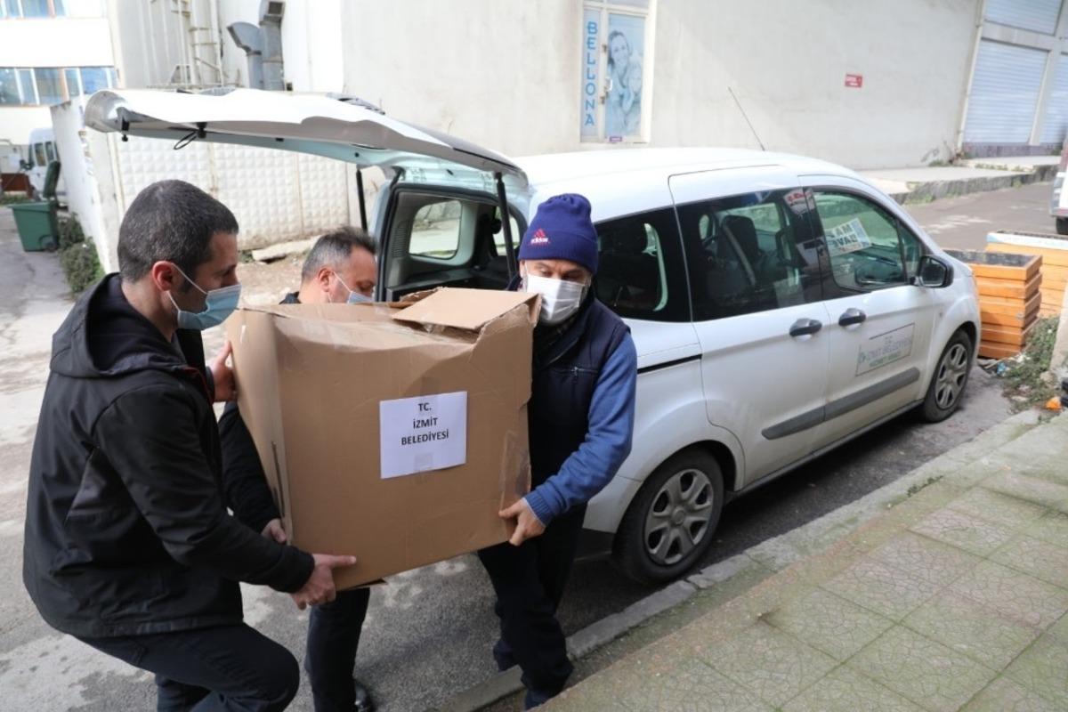 Şehitlerin adının yaşatılacağı &uuml;&ccedil; k&uuml;t&uuml;phaneye, İzmit Belediyesinden kitap desteği