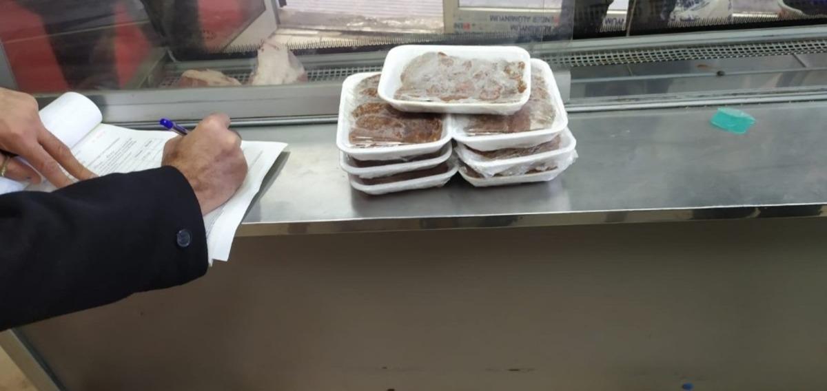 Bağlar&rsquo;da son kullanma tarihi ge&ccedil;miş beyaz et &uuml;r&uuml;nleri ele ge&ccedil;irildi