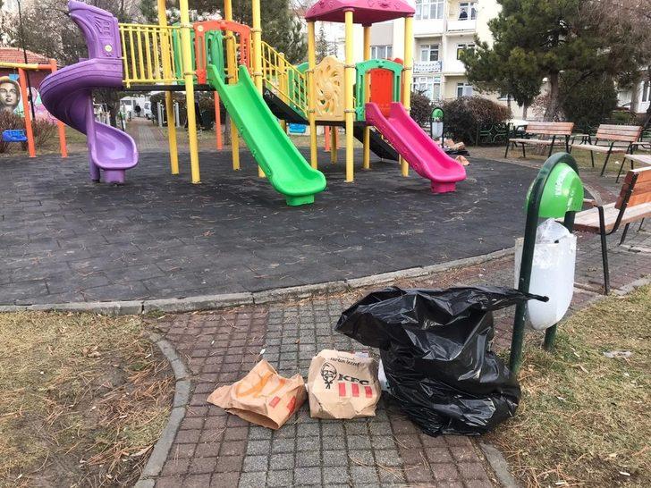 Çocuk parkını çöplüğe dönüştürdüler G3