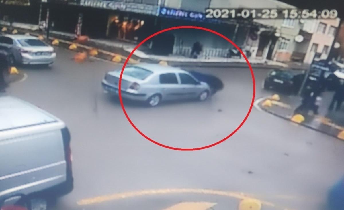 Otomobille &ccedil;arpışan motosiklet s&uuml;r&uuml;c&uuml;s&uuml; &ouml;l&uuml;mden b&ouml;yle d&ouml;nd&uuml;