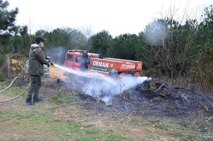 Yaktığı anızlardan çıkan yangını kendi söndürdü G2