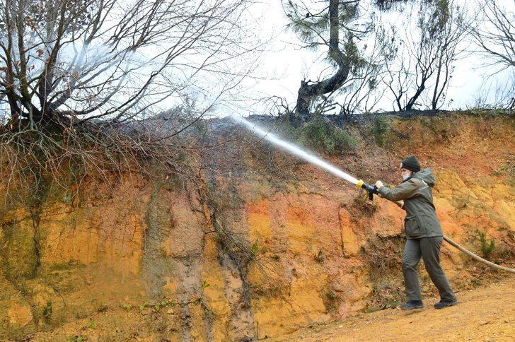 Yaktığı anızlardan çıkan yangını kendi söndürdü G3