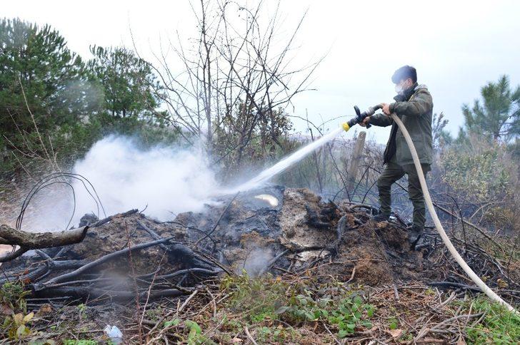 Yaktığı anızlardan çıkan yangını kendi söndürdü G4